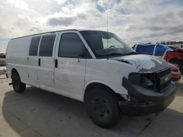 1GCWGGCAXC1185613 - 2012 CHEVROLET EXPRESS G2 WHITE photo 4