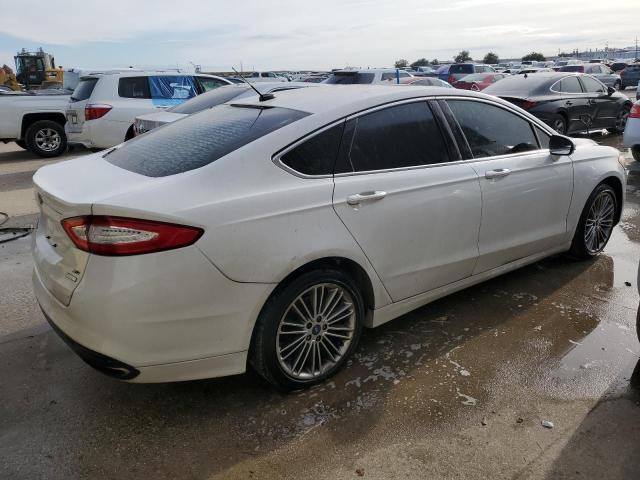 3FA6P0H9XDR243755 - 2013 FORD FUSION SE WHITE photo 3