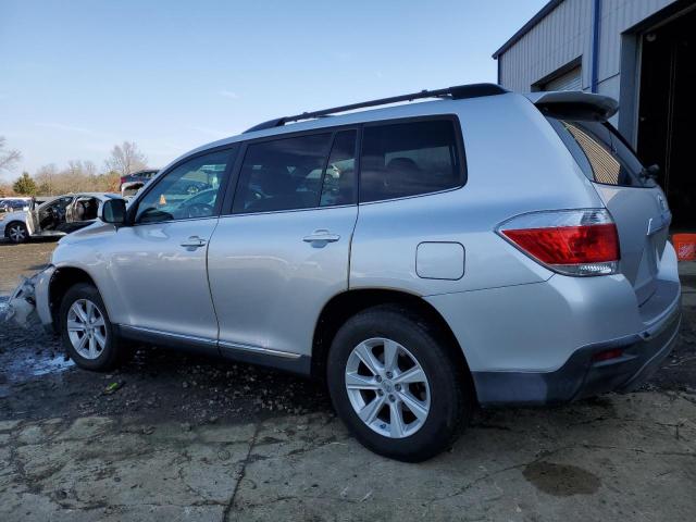 5TDBK3EH0BS068785 - 2011 TOYOTA HIGHLANDER BASE SILVER photo 2