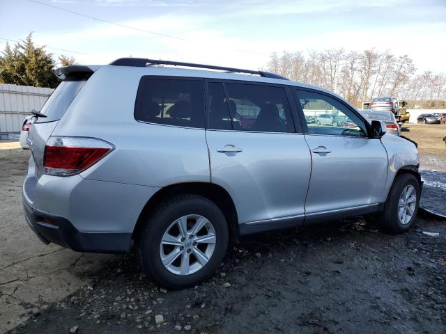 5TDBK3EH0BS068785 - 2011 TOYOTA HIGHLANDER BASE SILVER photo 3