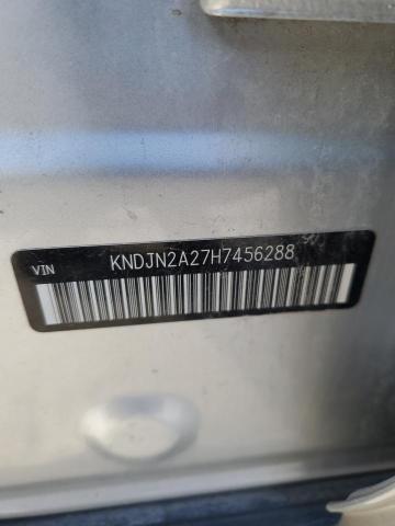 KNDJN2A27H7456288 - 2017 KIA SOUL SILVER photo 12