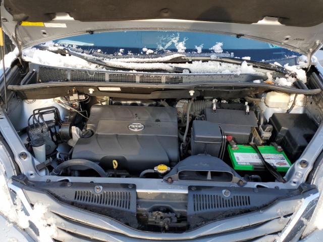 5TDDK3DC3DS069205 - 2013 TOYOTA SIENNA XLE SILVER photo 12