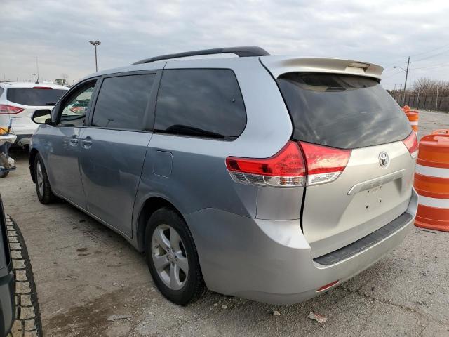 5TDKK3DC2DS405367 - 2013 TOYOTA SIENNA LE SILVER photo 2