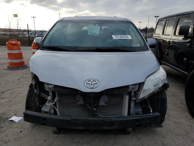 5TDKK3DC2DS405367 - 2013 TOYOTA SIENNA LE SILVER photo 5