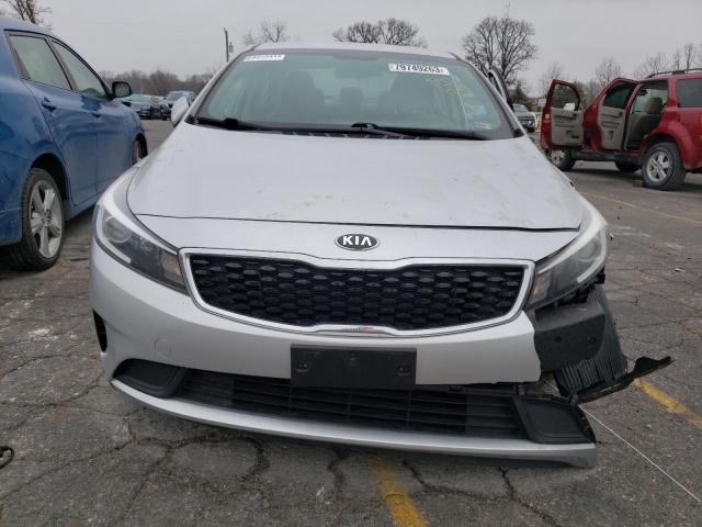 3KPFK4A74HE160599 - 2017 KIA FORTE LX SILVER photo 5