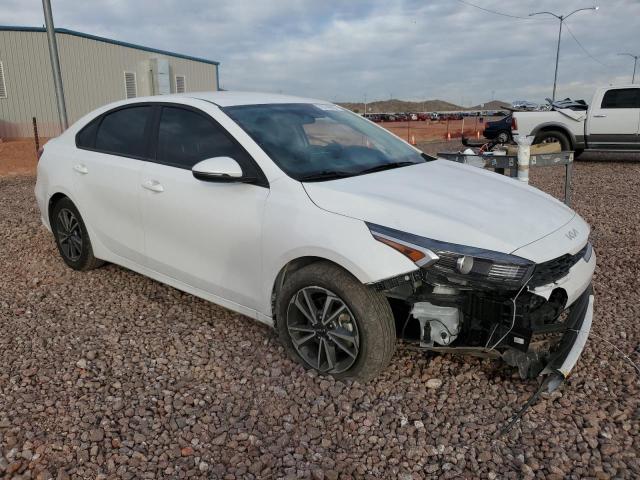 3KPF24AD2PE616569 - 2023 KIA FORTE LX WHITE photo 4