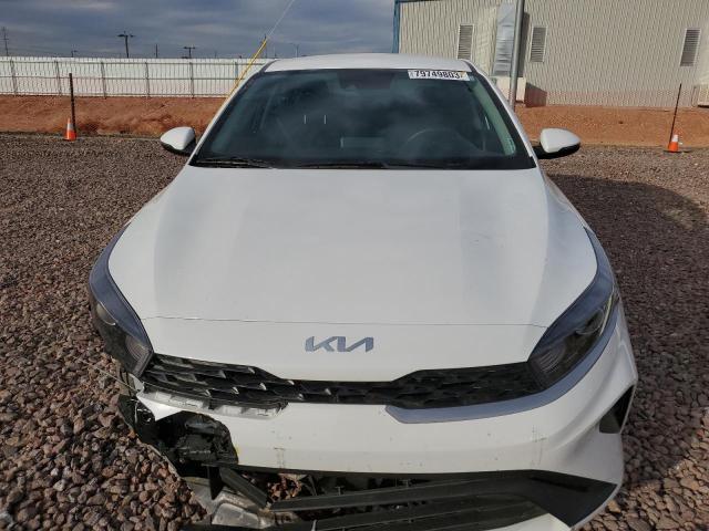 3KPF24AD2PE616569 - 2023 KIA FORTE LX WHITE photo 5