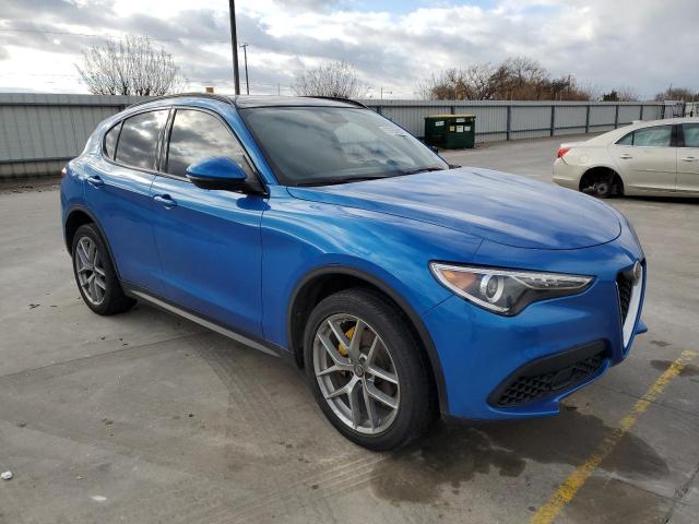 ZASPAKBN2K7C34271 - 2019 ALFA ROMEO STELVIO TI BLUE photo 4