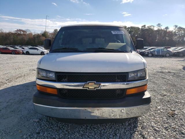 1GAHG39U651234563 - 2005 CHEVROLET EXPRESS G3 WHITE photo 5