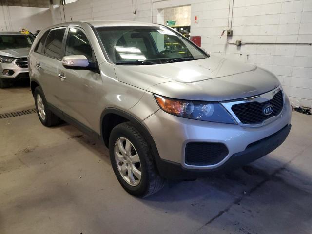 5XYKT4A1XDG322661 - 2013 KIA SORENTO LX SILVER photo 4