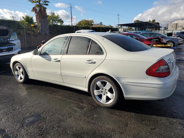 WDBUF90X77X212587 - 2007 MERCEDES-BENZ E 550 4MATIC WHITE photo 2