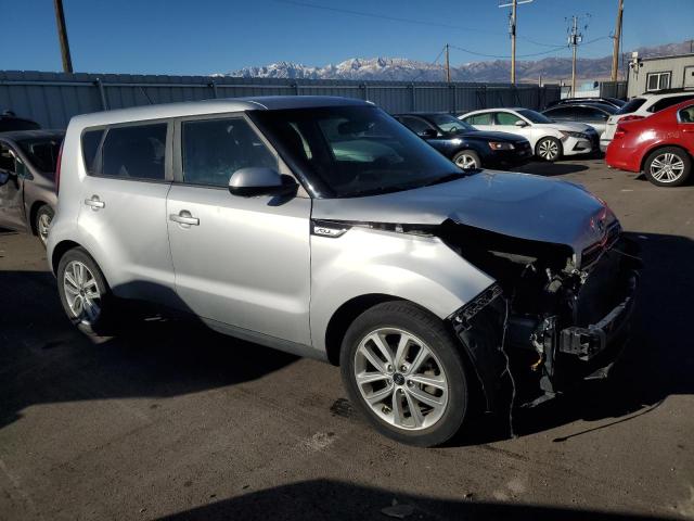 KNDJP3A51K7008033 - 2019 KIA SOUL + SILVER photo 4