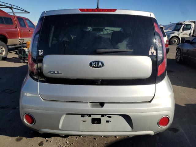 KNDJP3A51K7008033 - 2019 KIA SOUL + SILVER photo 6