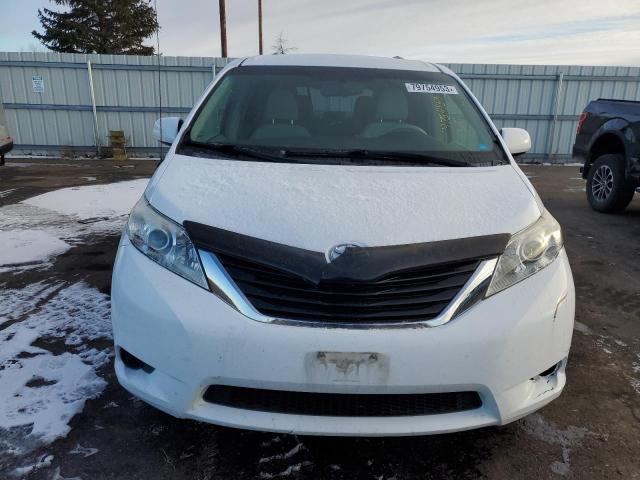 5TDKK3DC7DS305975 - 2013 TOYOTA SIENNA LE WHITE photo 5