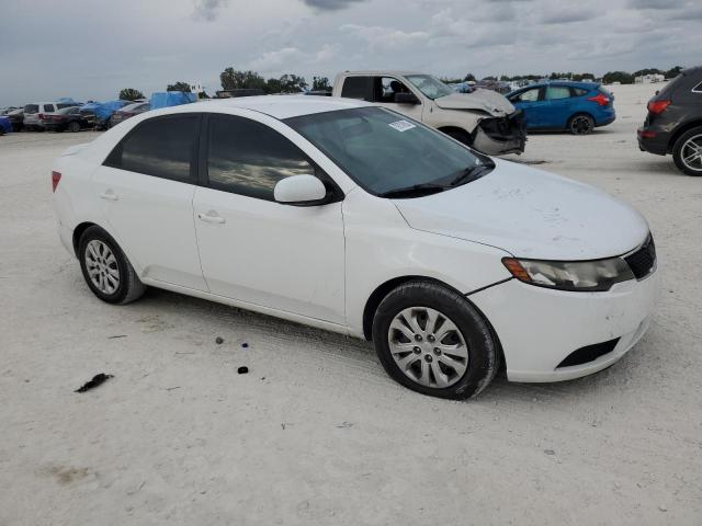 KNAFT4A22C5582132 - 2012 KIA FORTE LX WHITE photo 4