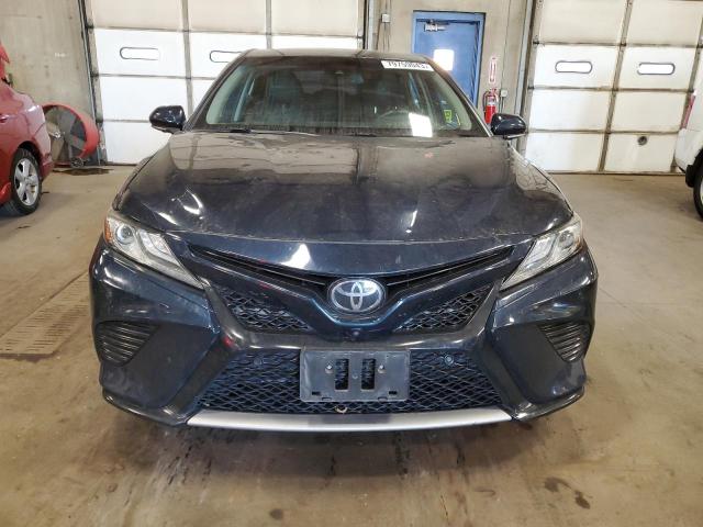 4T1B61HK4JU510277 - 2018 TOYOTA CAMRY XSE BLUE photo 5