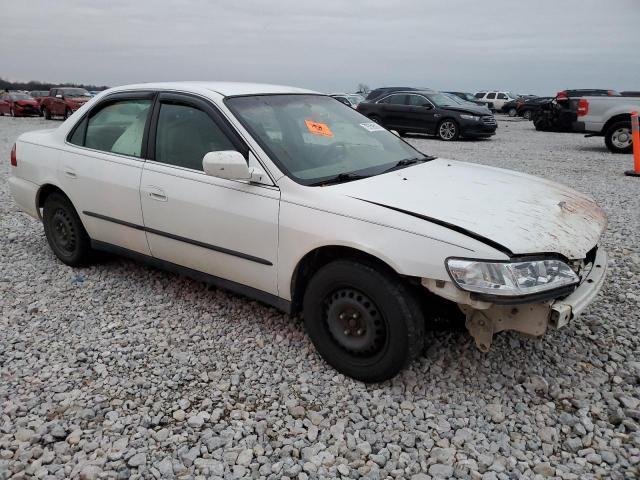 1HGCG5648YA148517 - 2000 HONDA ACCORD LX WHITE photo 4