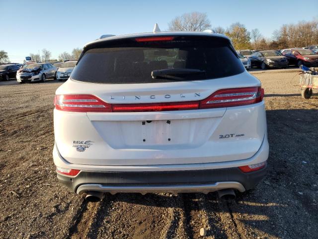 5LMCJ2D95JUL18133 - 2018 LINCOLN MKC SELECT Weiß Foto 6