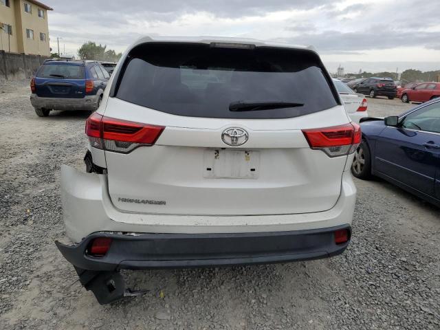 5TDZARFH8KS044253 - 2019 TOYOTA HIGHLANDER LE WHITE photo 6