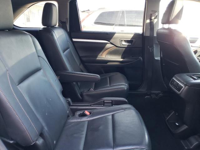 5TDKKRFH0GS149147 - 2016 TOYOTA HIGHLANDER XLE WHITE photo 11