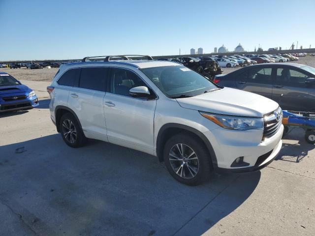 5TDKKRFH0GS149147 - 2016 TOYOTA HIGHLANDER XLE WHITE photo 4