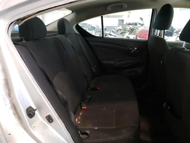 3N1CN7AP9GL909664 - 2016 NISSAN VERSA S SILVER photo 10