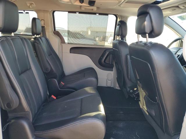 2C4RC1CG0GR113167 - 2016 CHRYSLER TOWN & COU TOURING L WHITE photo 11