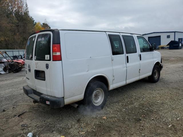 1GCGG25KX81123410 - 2008 CHEVROLET EXPRESS G2 WHITE photo 3