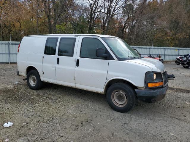 1GCGG25KX81123410 - 2008 CHEVROLET EXPRESS G2 WHITE photo 4