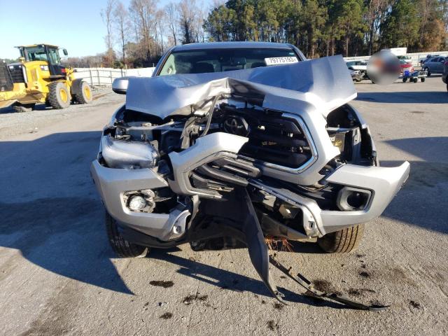 5TFAZ5CN3JX057266 - 2018 TOYOTA TACOMA DOUBLE CAB SILVER photo 5