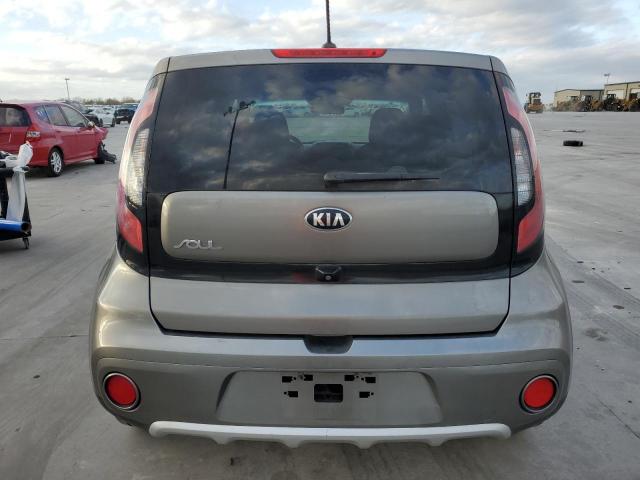 KNDJP3A55J7528587 - 2018 KIA SOUL + GRAY photo 6