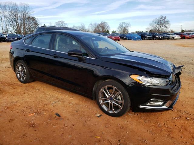 3FA6P0HD5HR193356 - 2017 FORD FUSION SE BLACK photo 4