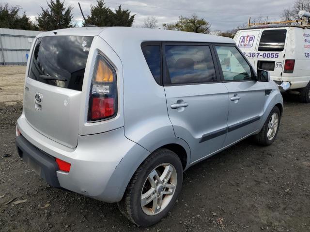 KNDJT2A26B7313233 - 2011 KIA SOUL + SILVER photo 3