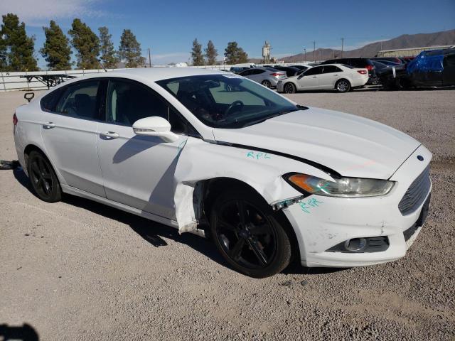 3FA6P0H70GR354561 - 2016 FORD FUSION SE WHITE photo 4