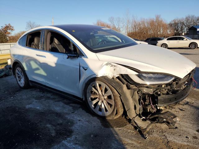 5YJXCBE2XJF126560 - 2018 TESLA MODEL X WHITE photo 4