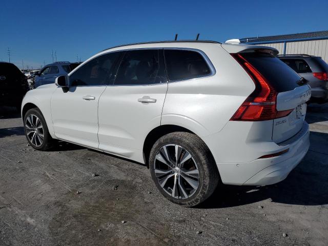 YV4L12DK0N1977283 - 2022 VOLVO XC60 B5 MOMENTUM WHITE photo 2