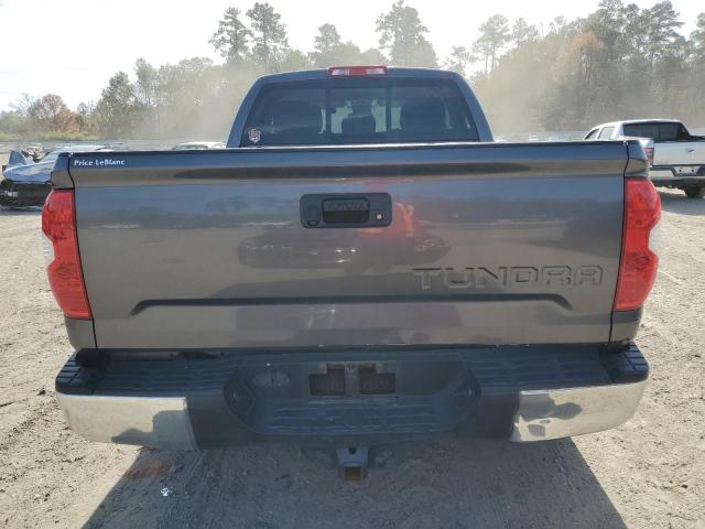 5TFRM5F12HX116893 - 2017 TOYOTA TUNDRA DOUBLE CAB SR/SR5 GRAY photo 6