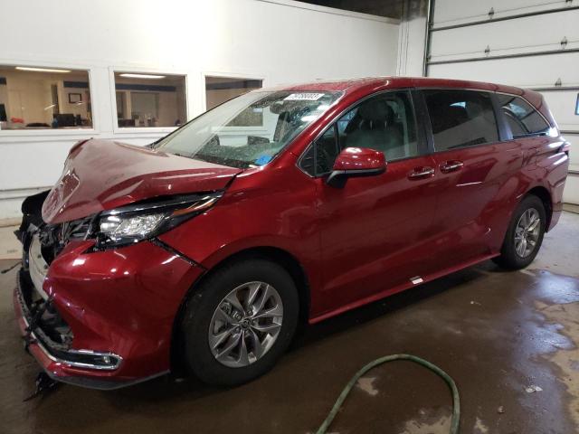 5TDYRKEC5NS103037 - 2022 TOYOTA SIENNA XLE RED photo 1