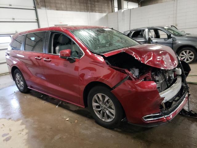 5TDYRKEC5NS103037 - 2022 TOYOTA SIENNA XLE RED photo 4