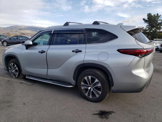5TDHZRAH0NS121133 - 2022 TOYOTA HIGHLANDER XLE GRAY photo 2