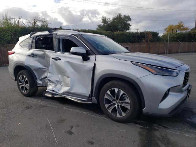 5TDHZRAH0NS121133 - 2022 TOYOTA HIGHLANDER XLE GRAY photo 4