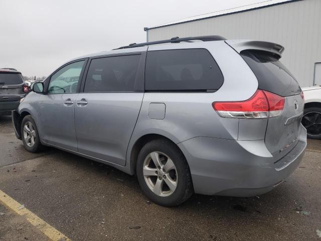 5TDKK3DC1DS363600 - 2013 TOYOTA SIENNA LE SILVER photo 2