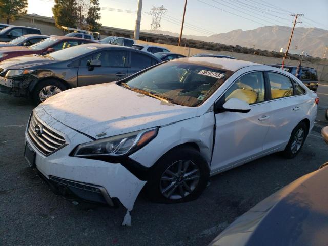 5NPE24AF5FH100052 - 2015 HYUNDAI SONATA SE WHITE photo 1