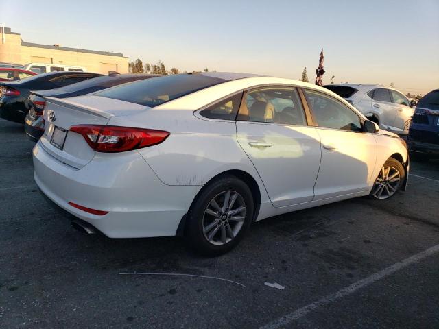 5NPE24AF5FH100052 - 2015 HYUNDAI SONATA SE WHITE photo 3