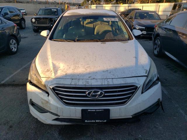 5NPE24AF5FH100052 - 2015 HYUNDAI SONATA SE WHITE photo 5