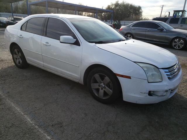 3FAHP07Z37R193098 - 2007 FORD FUSION SE WHITE photo 4