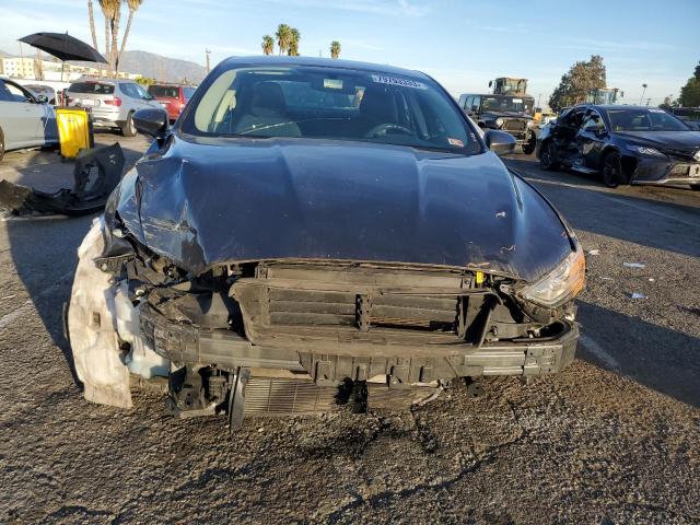 3FA6P0HD2JR223211 - 2018 FORD FUSION SE GRAY photo 5