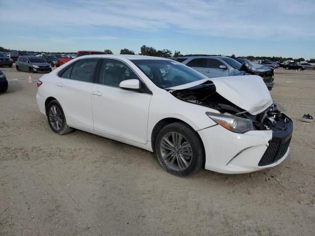 4T1BF1FK9HU744475 - 2017 TOYOTA CAMRY LE WHITE photo 4