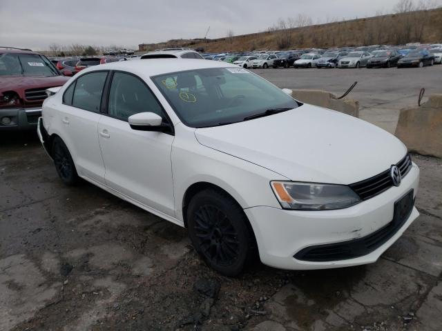 3VWDZ7AJ2BM318416 - 2011 VOLKSWAGEN JETTA SE WHITE photo 4