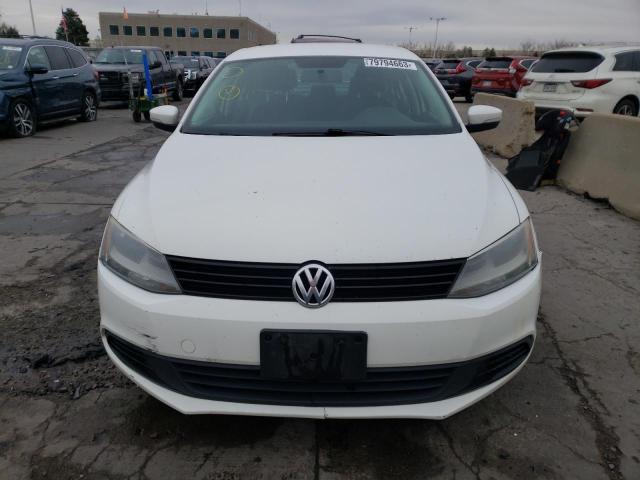 3VWDZ7AJ2BM318416 - 2011 VOLKSWAGEN JETTA SE WHITE photo 5